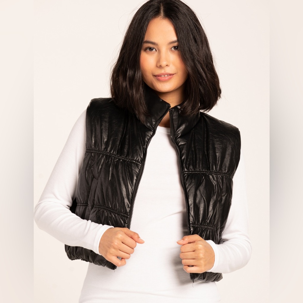 NEW KNOW ONE CARES Womens Crop Puffer Vest